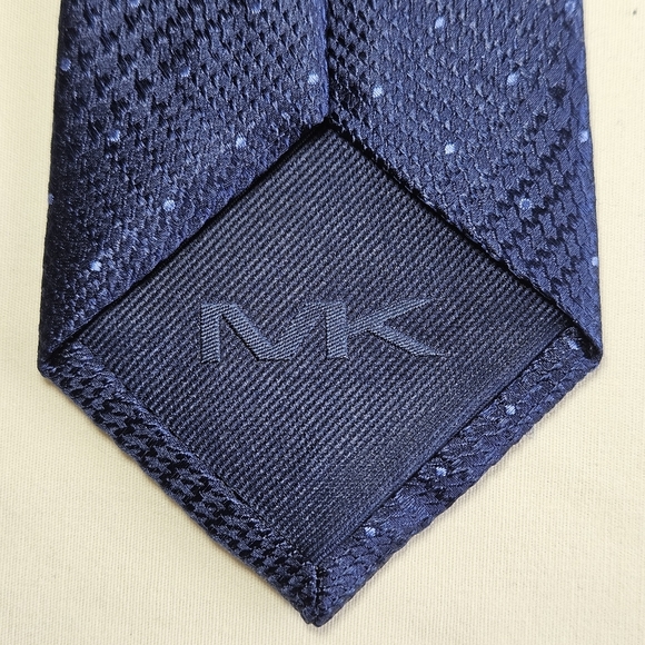 Michael Kors Men’s 100% Silk Blue Neck Tie, With Intricate Woven Patterns - Picture 7 of 9